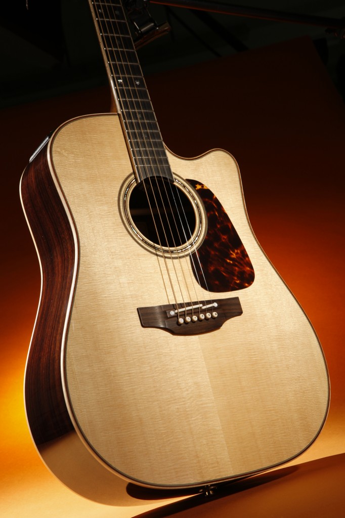Артист Takamine Jake Allen демонститрует топовую модель P7DC Pro Series | A&T Trade