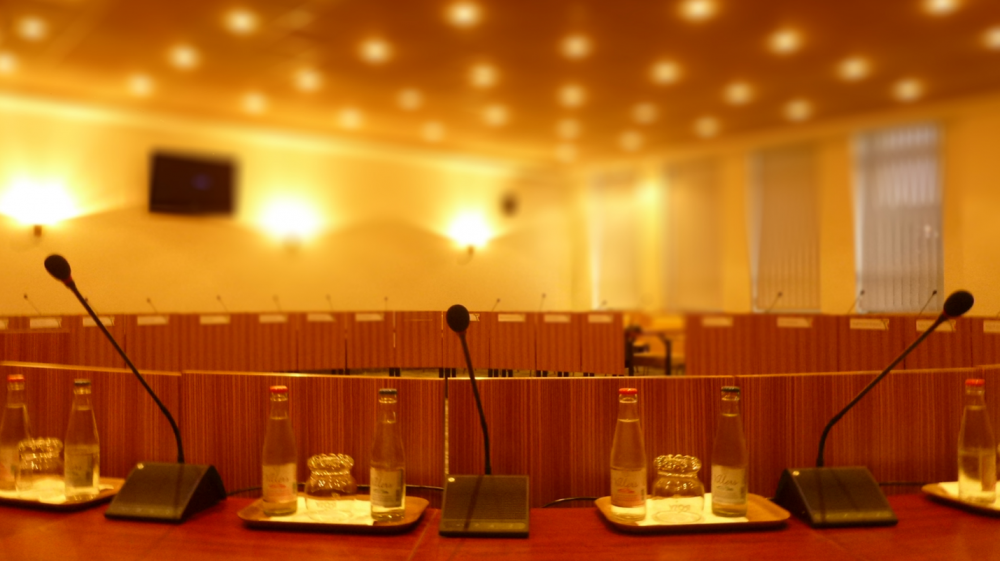 Модернизация дискуссионной системы зала заседаний Муниципального совета  Берингена. | A&T Trade