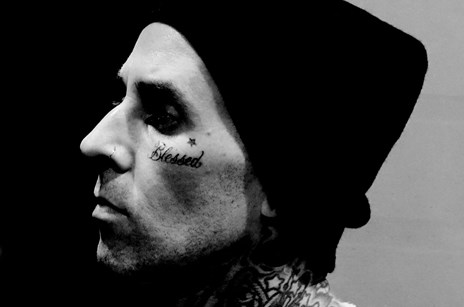 Как Трэвис Баркер из Blink-182 собирается захватить рэп | A&T Trade Как Трэвис Баркер из Blink-182 собирается захватить рэп | A&T Trade