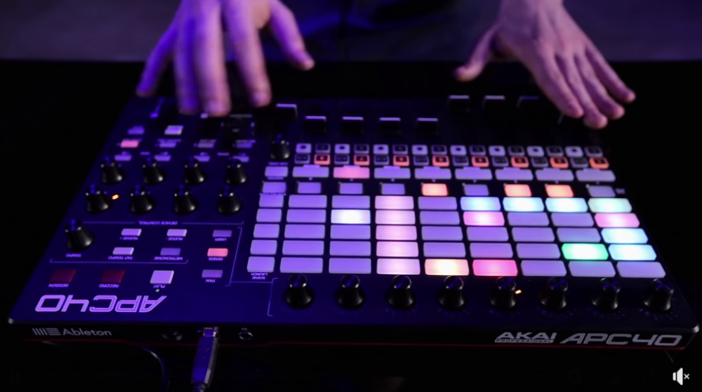 Перформанс на Akai APC40 MKII | A&T Trade Перформанс на Akai APC40 MKII | A&T Trade