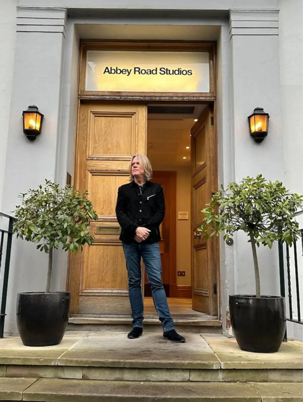 Артист Ibanez Энди Тиммонс был замечен на легендарной Abbey Road Studios | A&T Trade Артист Ibanez Энди Тиммонс был замечен на легендарной Abbey Road Studios | A&T Trade
