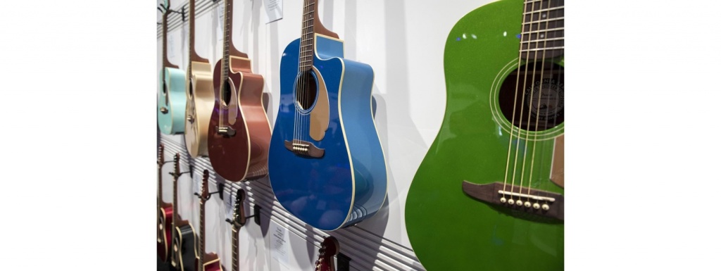 Гитары Fender серии California выполнены в новых для акустических инструментов цветах