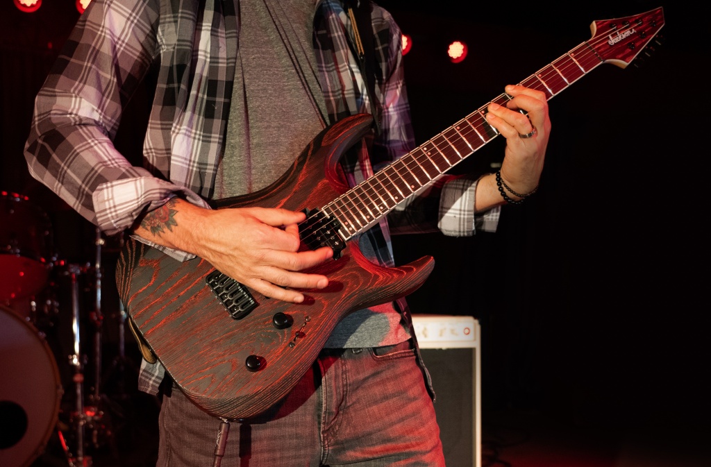 Jackson-2910001552-PRO-DK-MODERN-ASH-HT6-BK-RED011.jpg